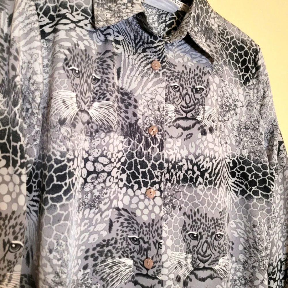Alfred Dunner Women Leopard Print Blouse Size 8P - Picture 3 of 5